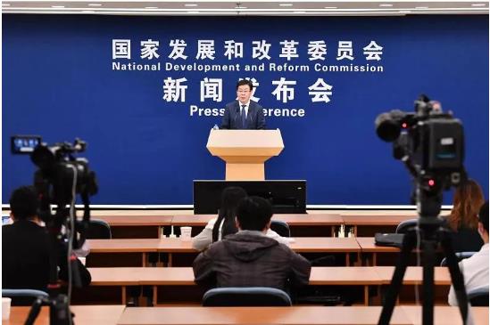 国家发改委：：勉励民营企业投资建设漫衍式光伏!