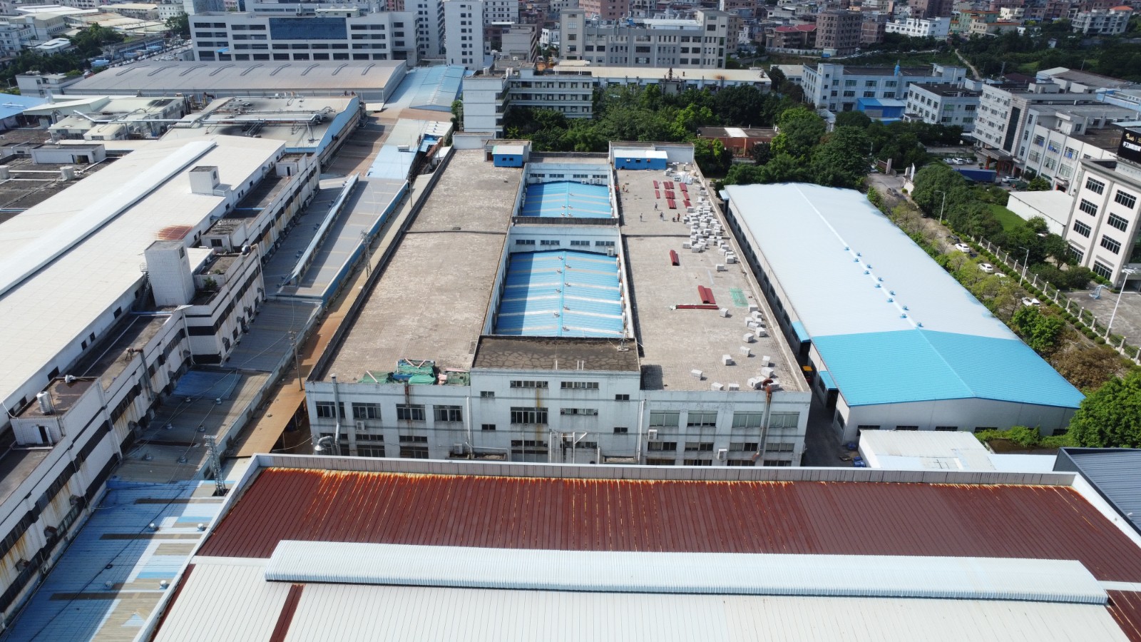 广东能源局：：：支持工业园区配套建设光伏 工商企业使用屋顶、、、空旷地面等生长就近消纳漫衍光伏