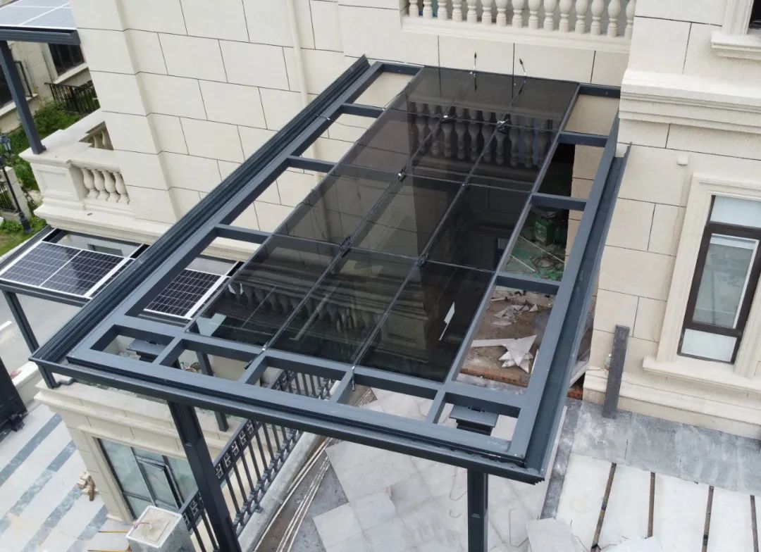 谍照曝光！！意昂F凯捷集团光电建材新品组件运抵华中仓储中心，，金融建站/渠道招商模式有望越发多元