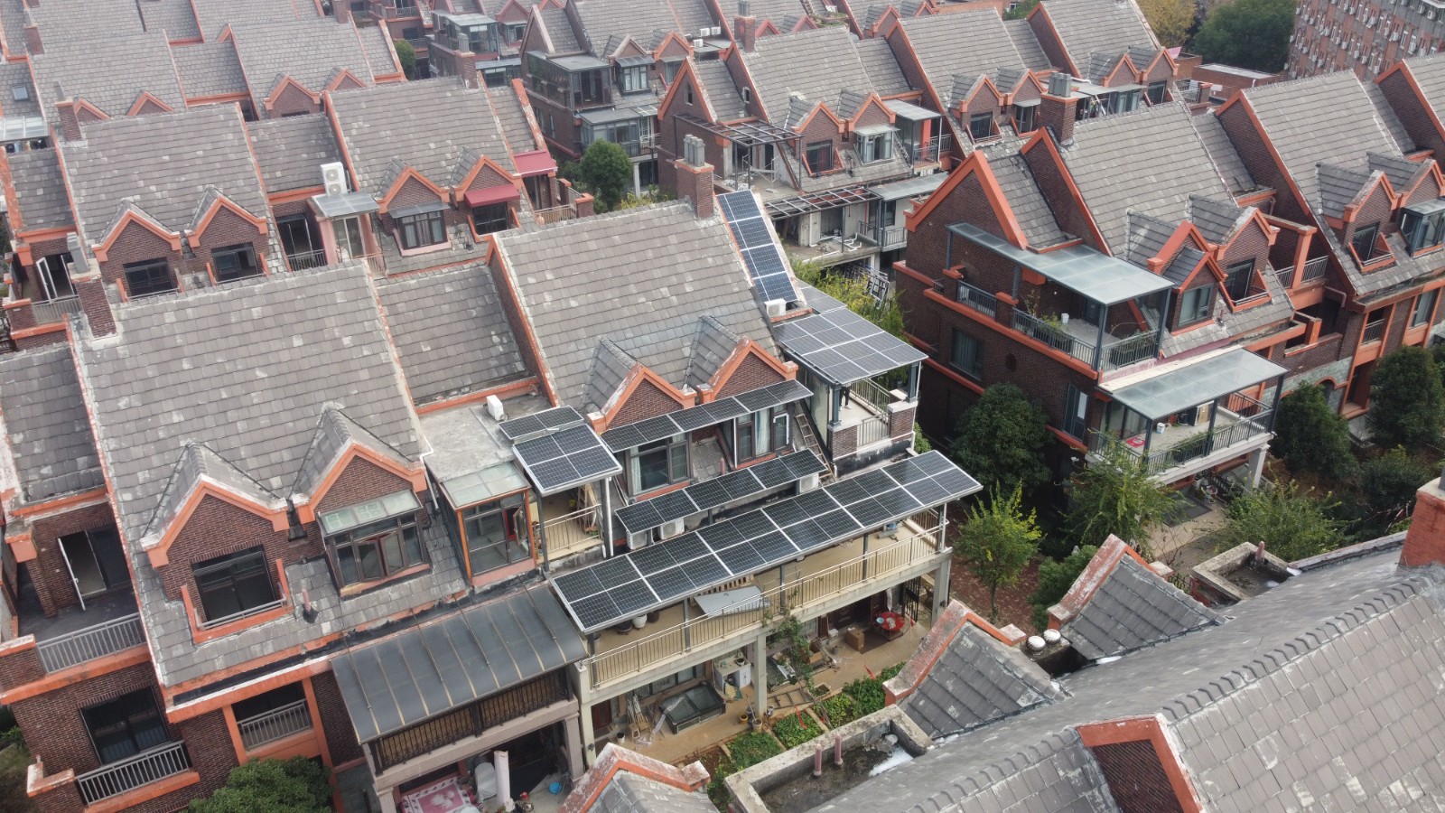 两部分：：：研发新型光伏一体化手艺系统等 支持城镇低碳系统